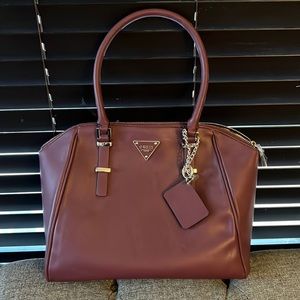 Never used GUESS tote bag. Merlot color, great condition.
